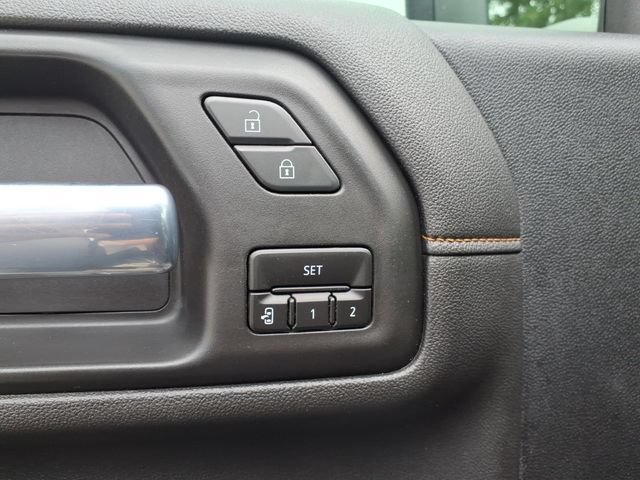 Used 2021 GMC Sierra 2500 AT4 w/ AT4 Premium Plus Package AWD/4WD image 17