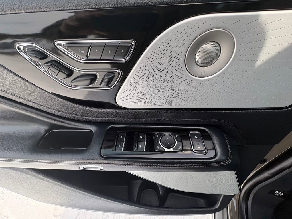 Certified 2025 Lincoln Aviator Reserve w/ Equipment Group 201A image 17