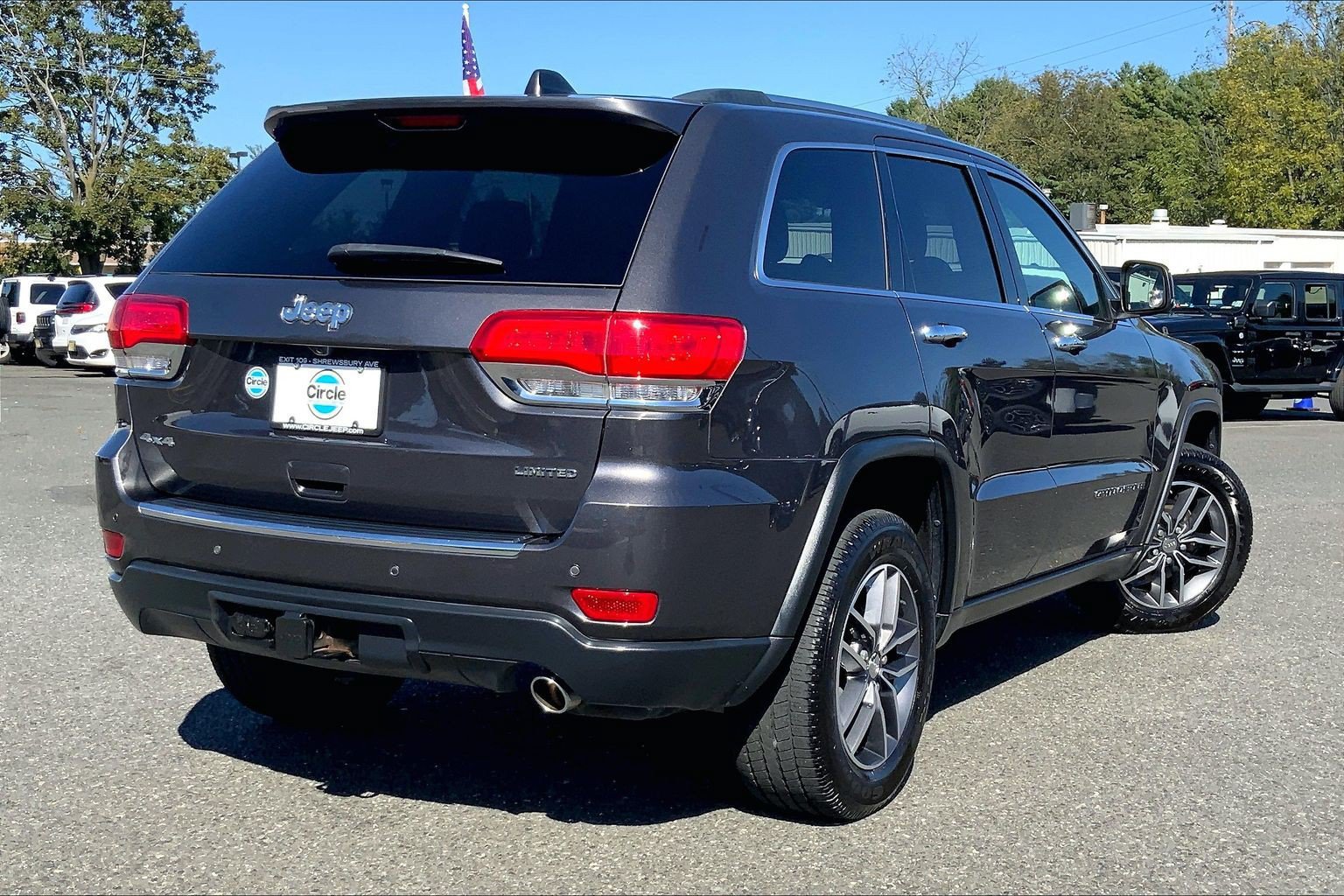 Used 2017 Jeep Grand Cherokee Limited w/ Trailer Tow Group IV AWD/4WD image 11
