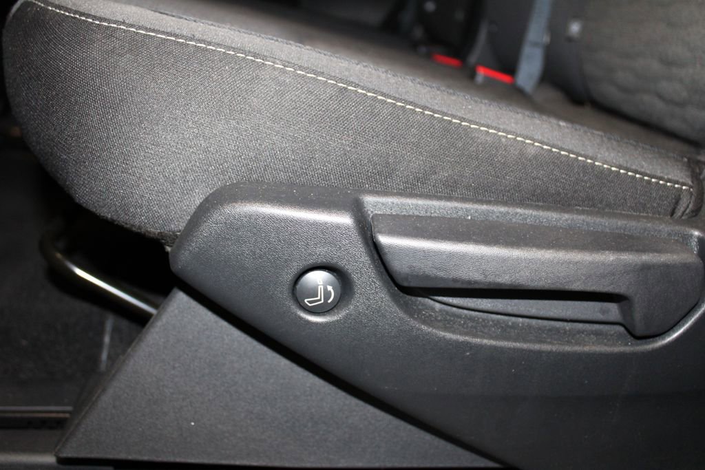 Used 2025 Nissan Pathfinder SV AWD/4WD image 29