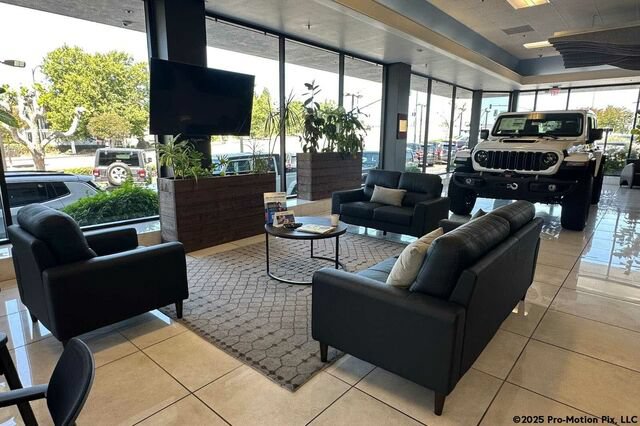 Certified 2023 Jeep Wagoneer Series II AWD/4WD image 29