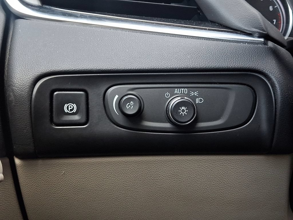Used 2018 Buick Enclave Essence FWD image 28
