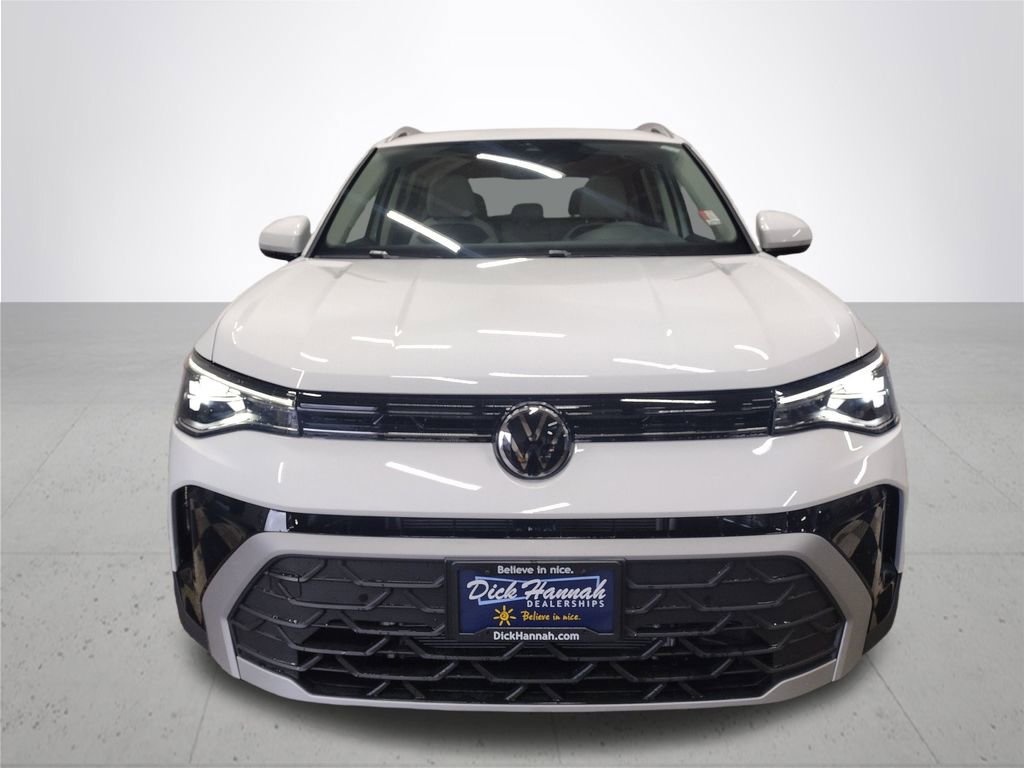 New 2025 Volkswagen Taos SE image 3