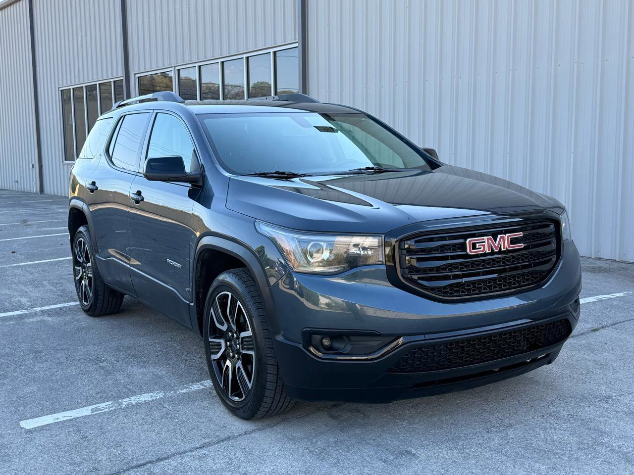 Used 2019 GMC Acadia SLT w/ Black Edition image 3