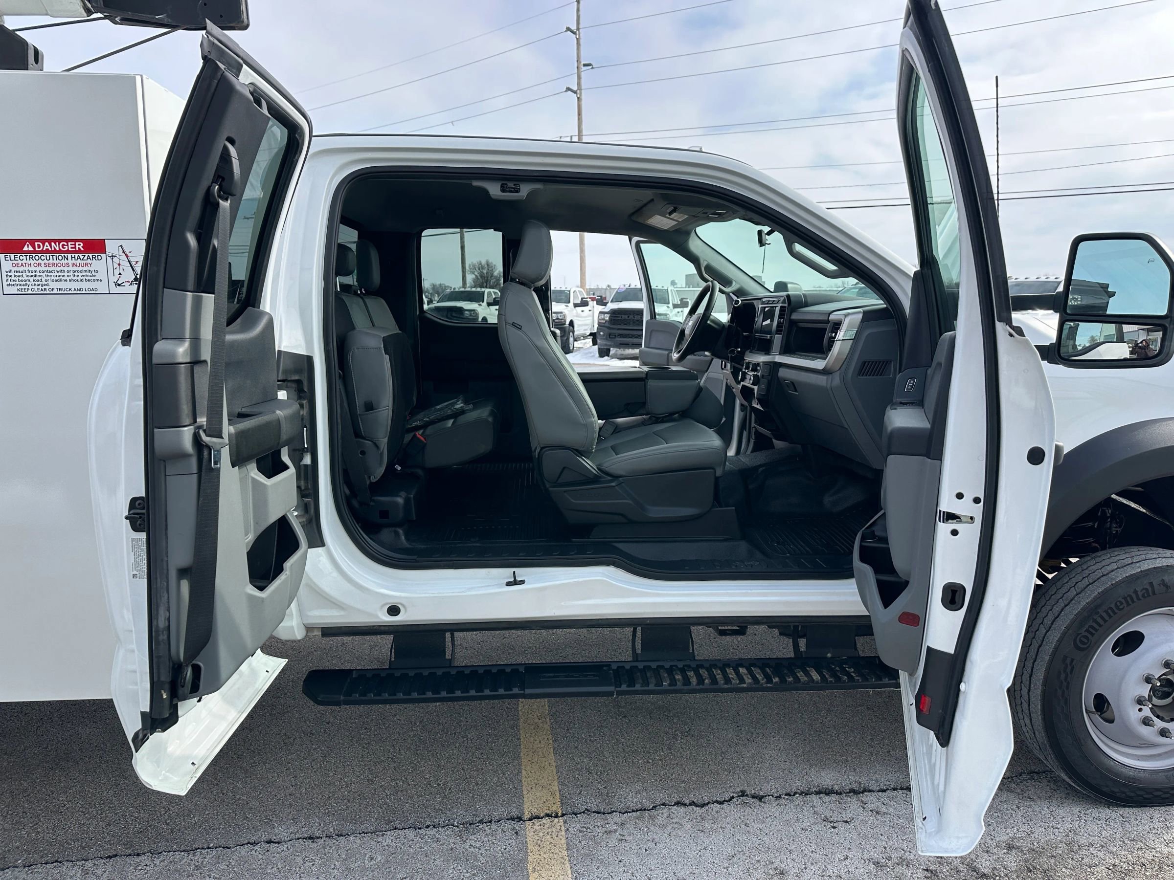 Used 2024 Ford F550 4x4 SuperCab Super Duty image 33