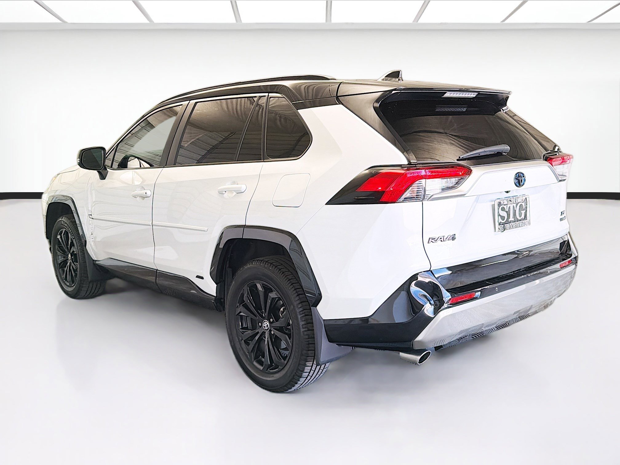 Used 2023 Toyota RAV4 XSE AWD/4WD image 6