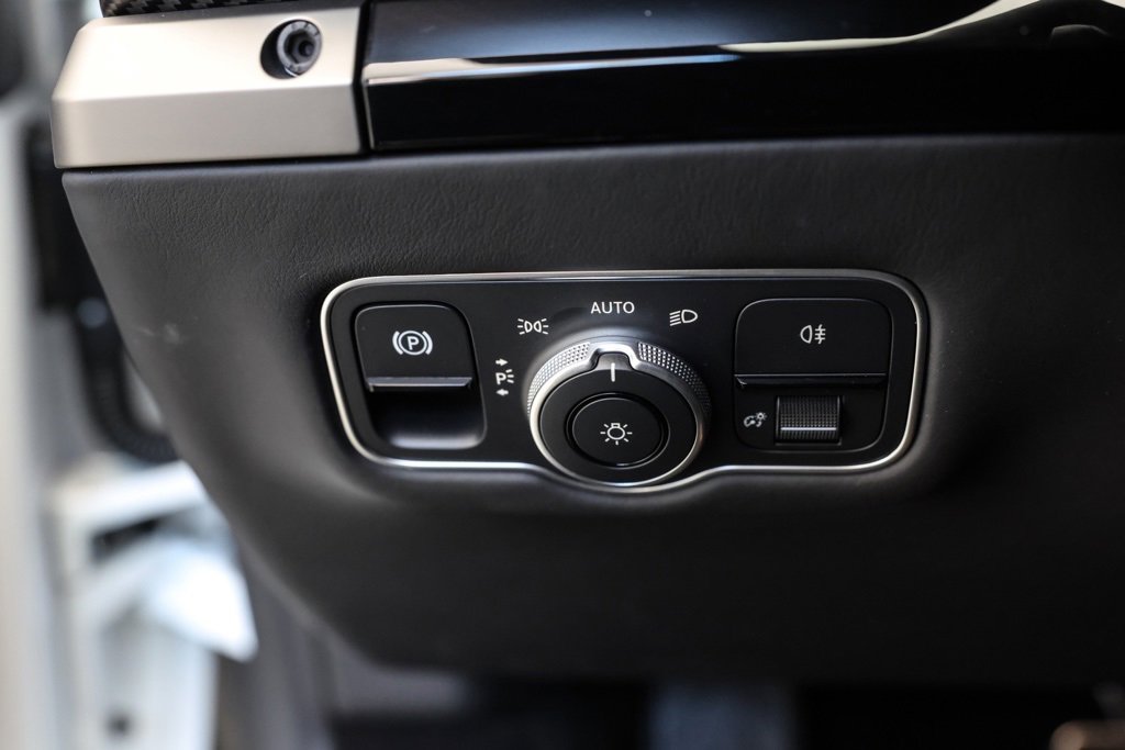 New 2025 Aston Martin V8 Vantage Coupe image 26