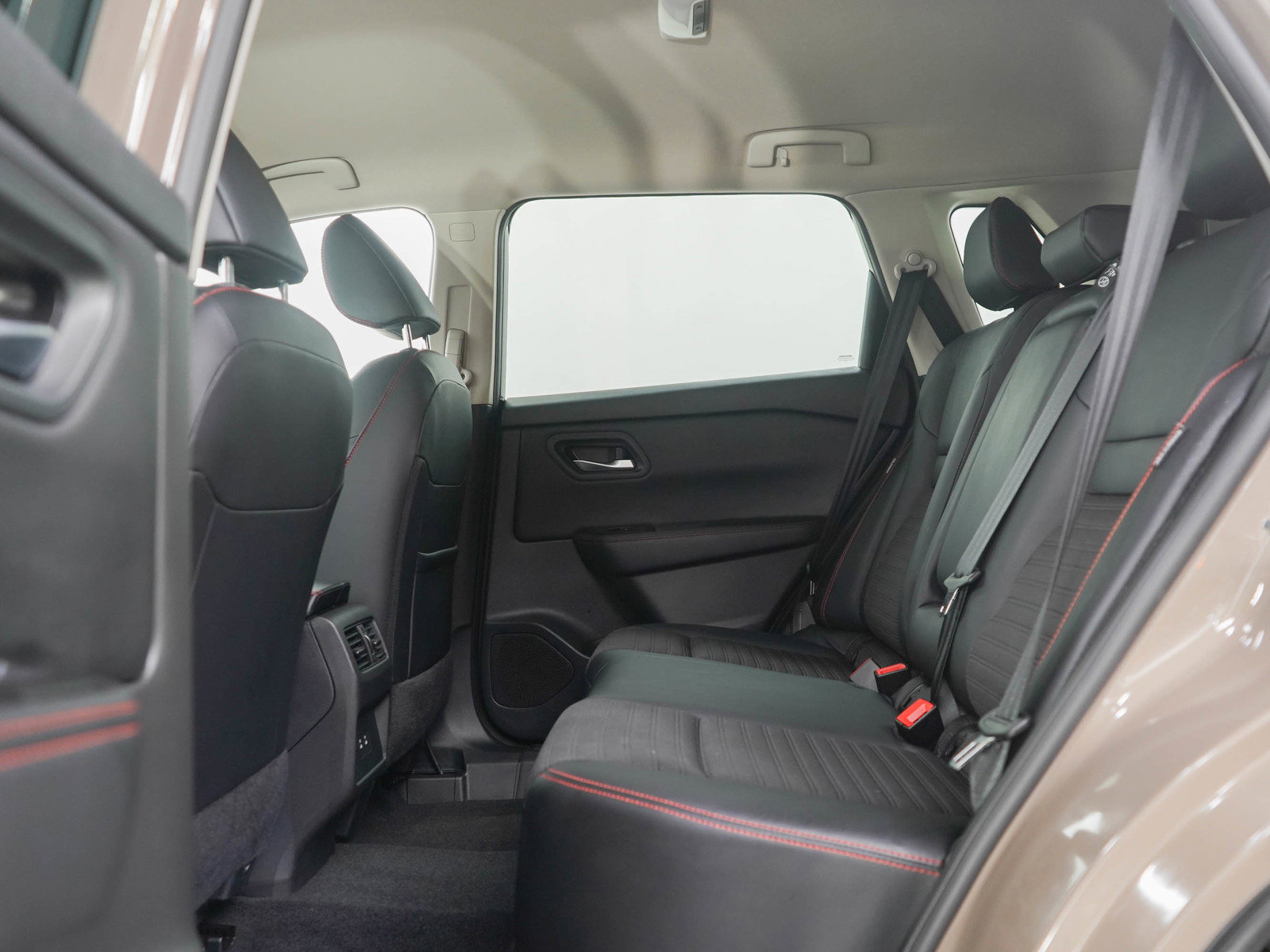 Used 2025 Nissan Rogue SV w/ Rock Creek Premium Package image 21