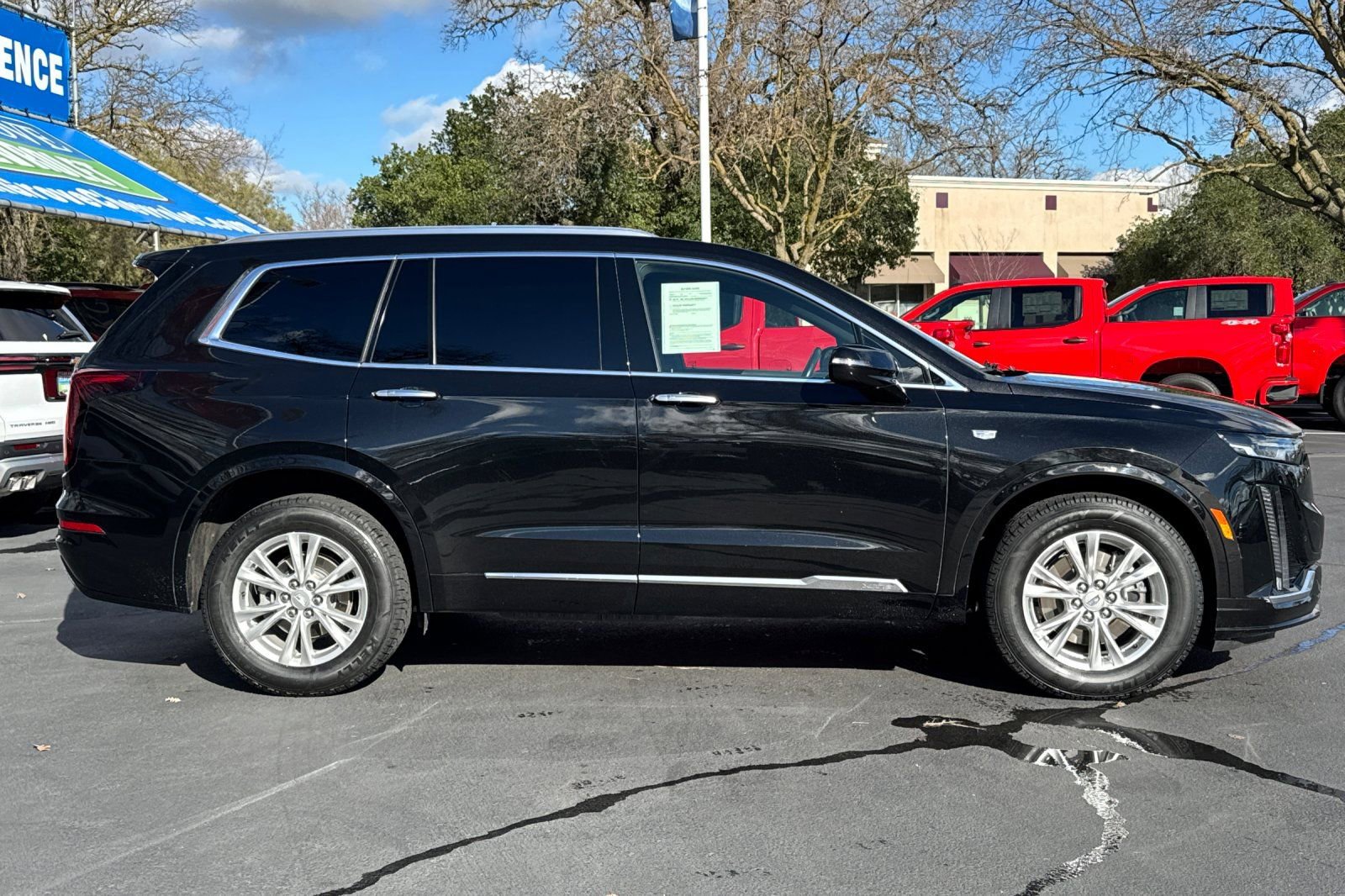 Used 2022 Cadillac XT6 Luxury image 2