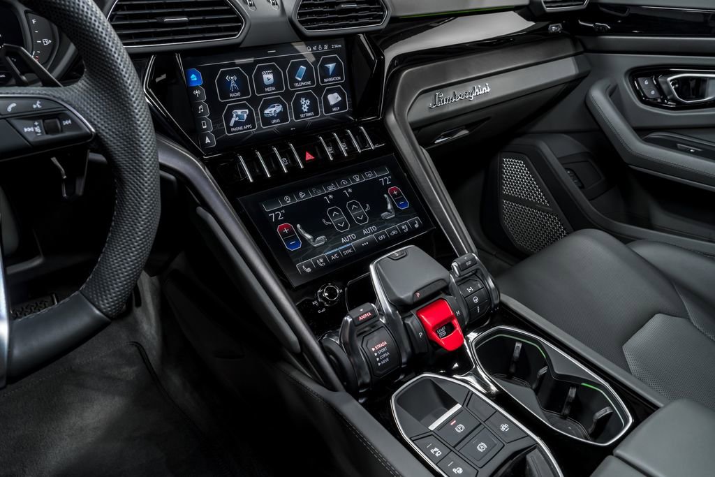 Used 2021 Lamborghini Urus image 24