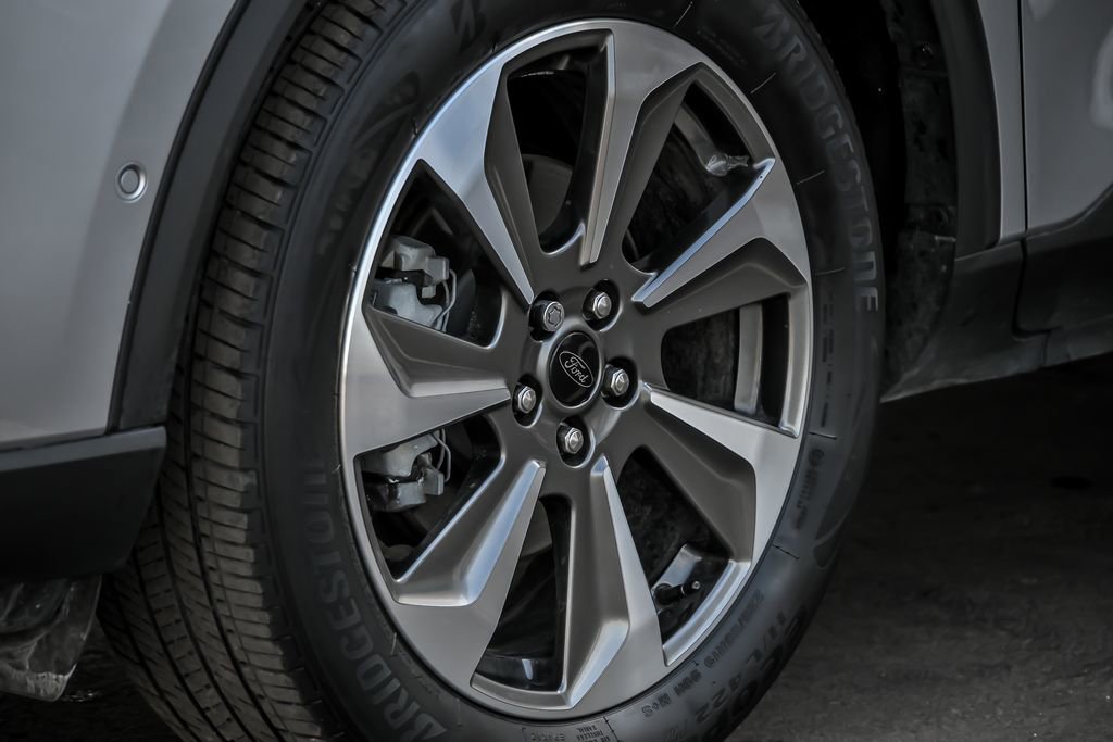 Used 2023 Ford Escape Platinum w/ Premium Technology Package image 4