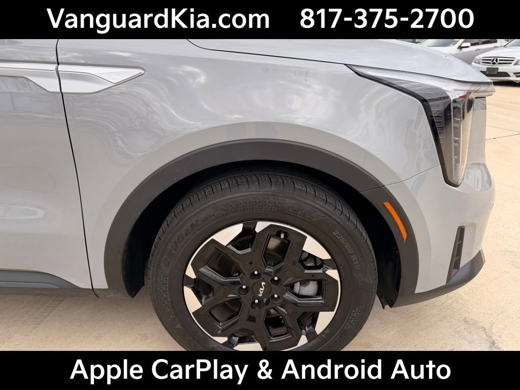 Certified 2025 Kia Sorento S image 11