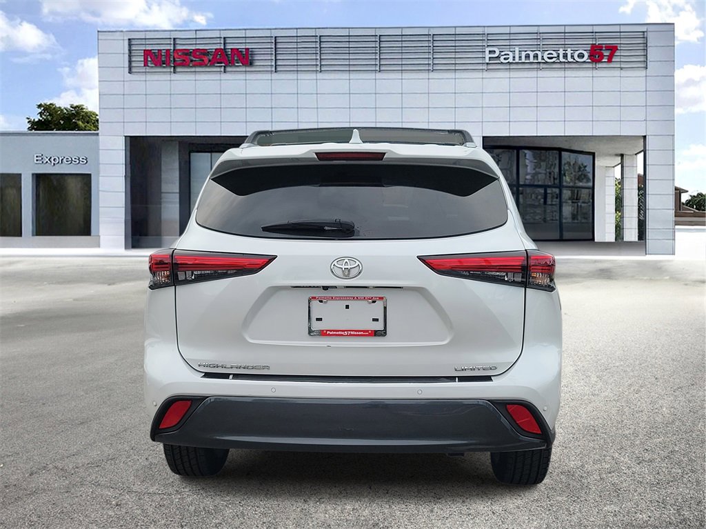 Used 2023 Toyota Highlander Limited image 5