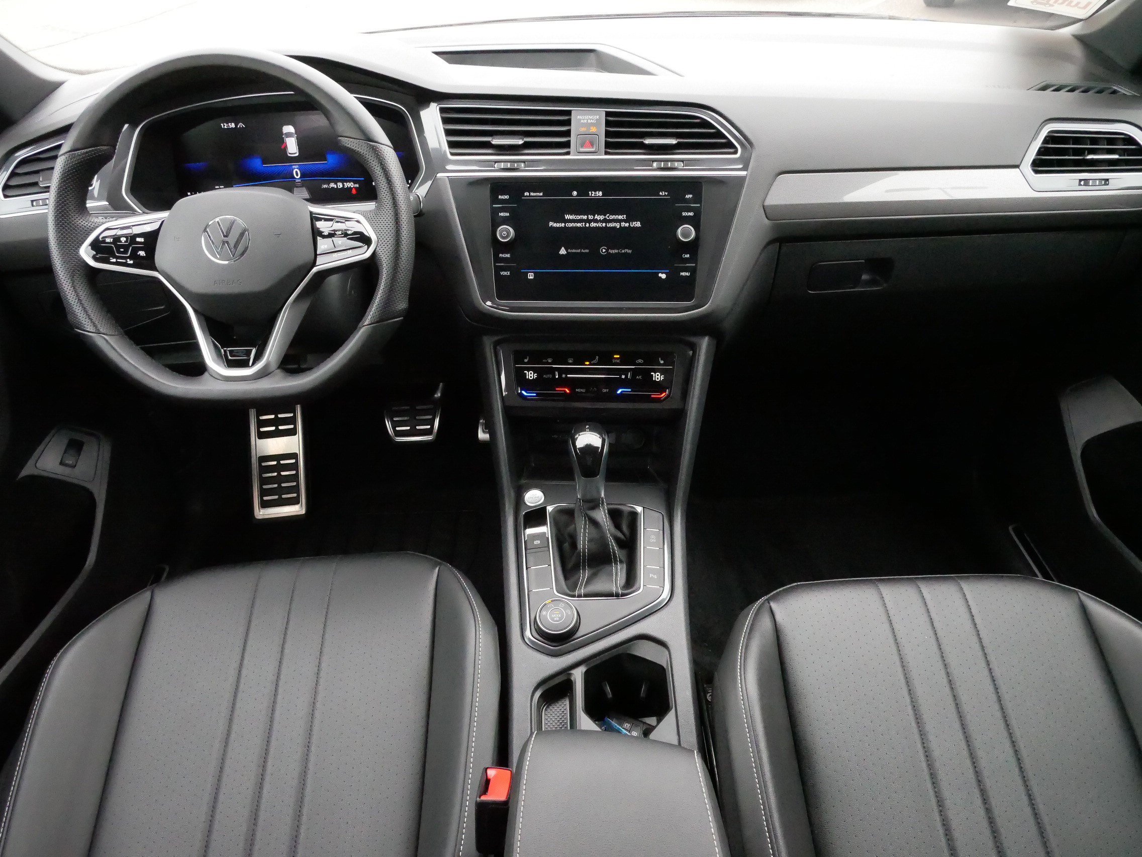 Certified 2024 Volkswagen Tiguan SE R-Line image 10