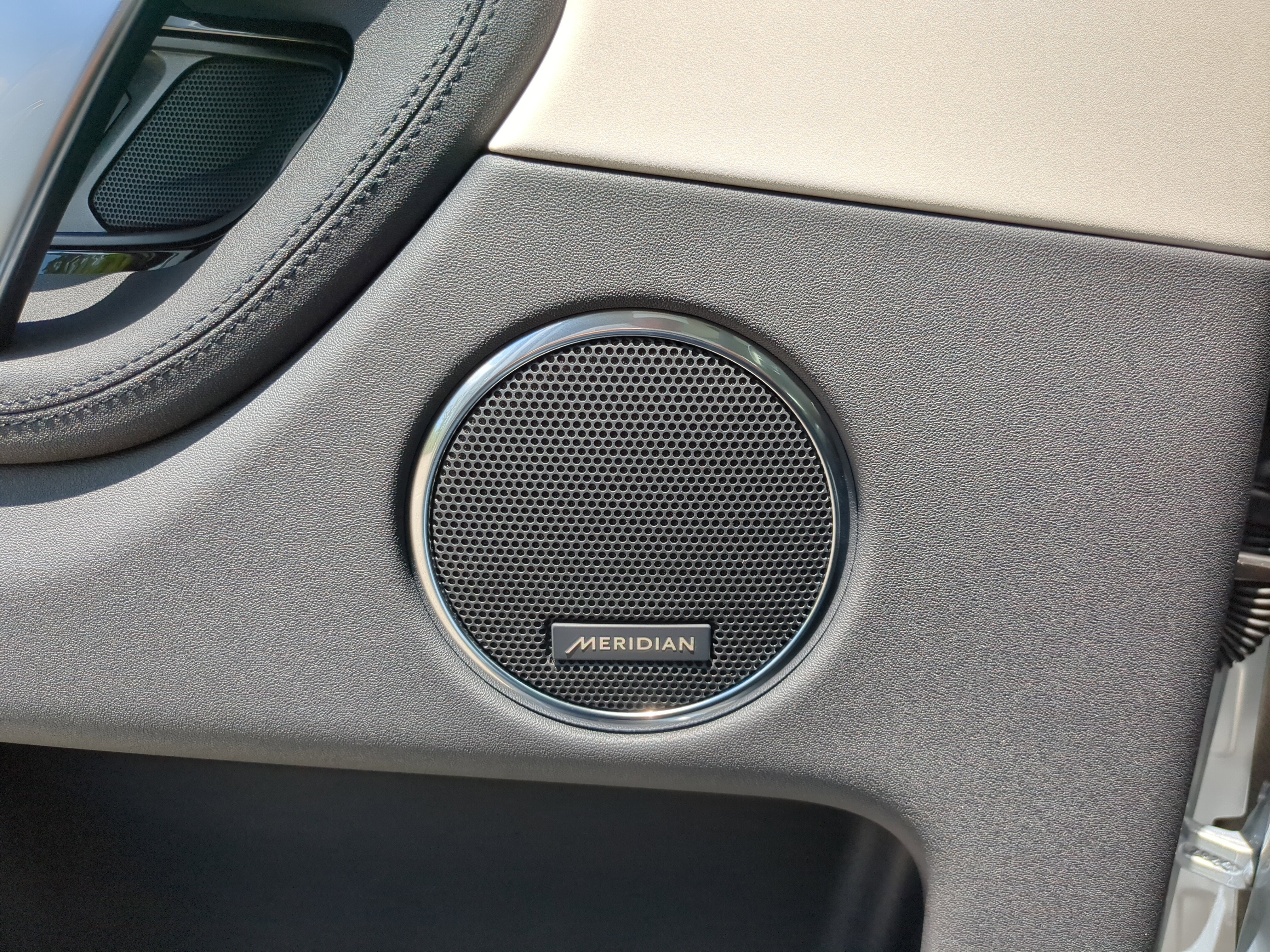 New 2025 Land Rover Discovery Sport S image 17