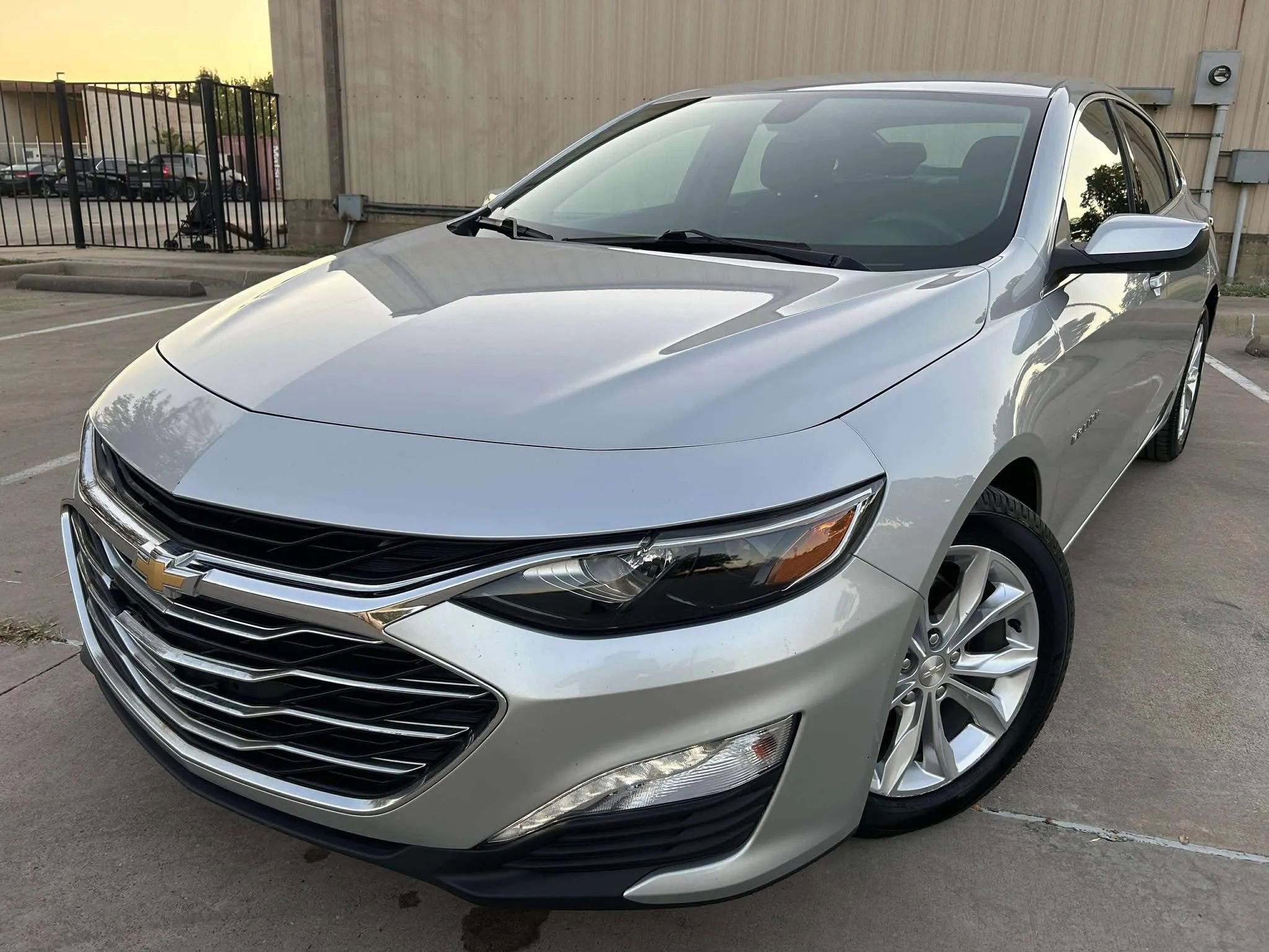 Used 2019 Chevrolet Malibu LT image 1
