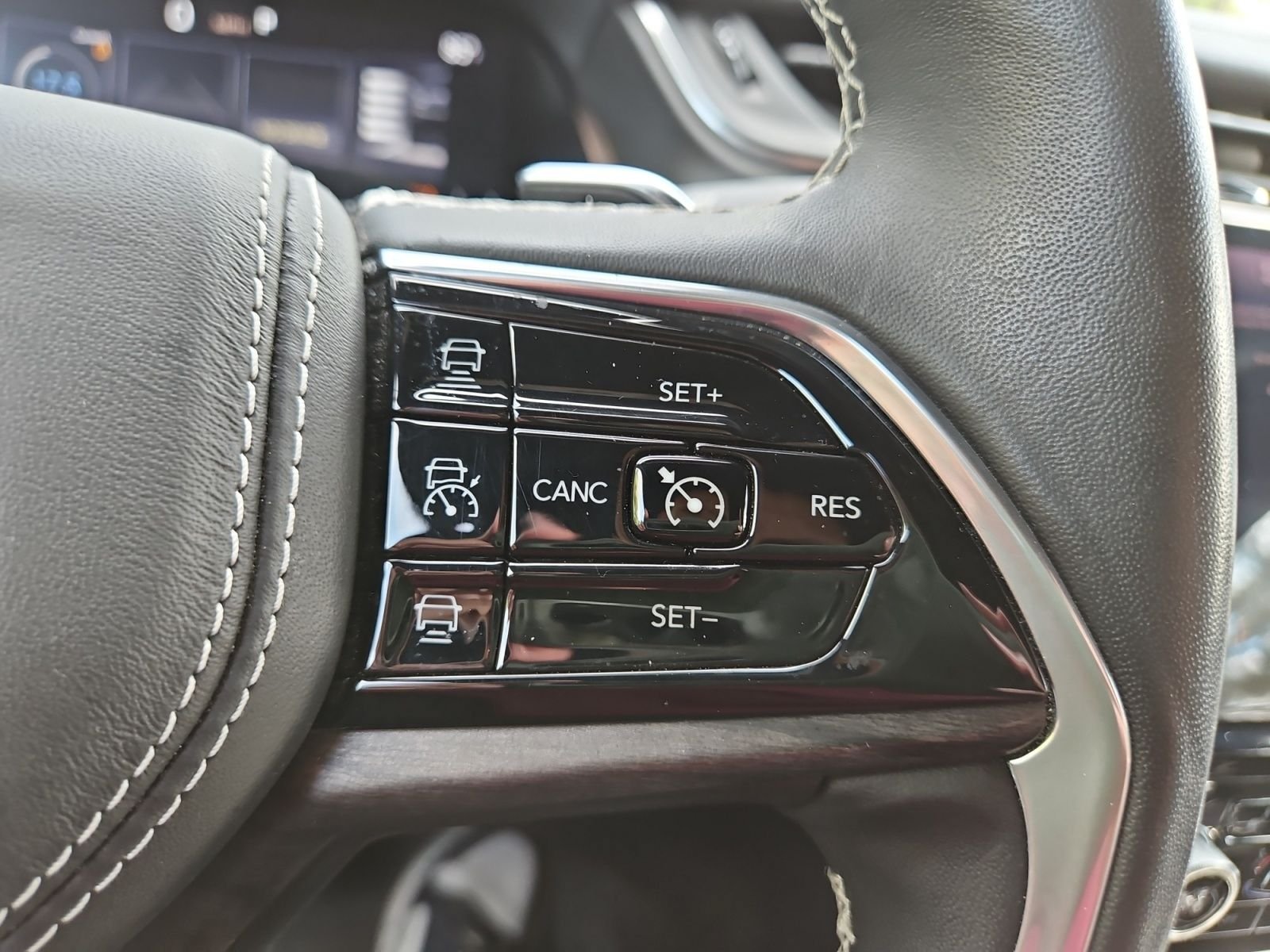 Used 2021 Jeep Grand Cherokee L Overland w/ Luxury Tech Group IV AWD/4WD image 26