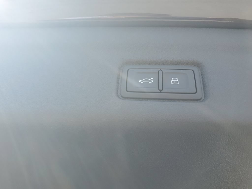 Certified 2025 Audi Q6 e-tron Premium Plus w/ Premium Plus AWD/4WD image 15