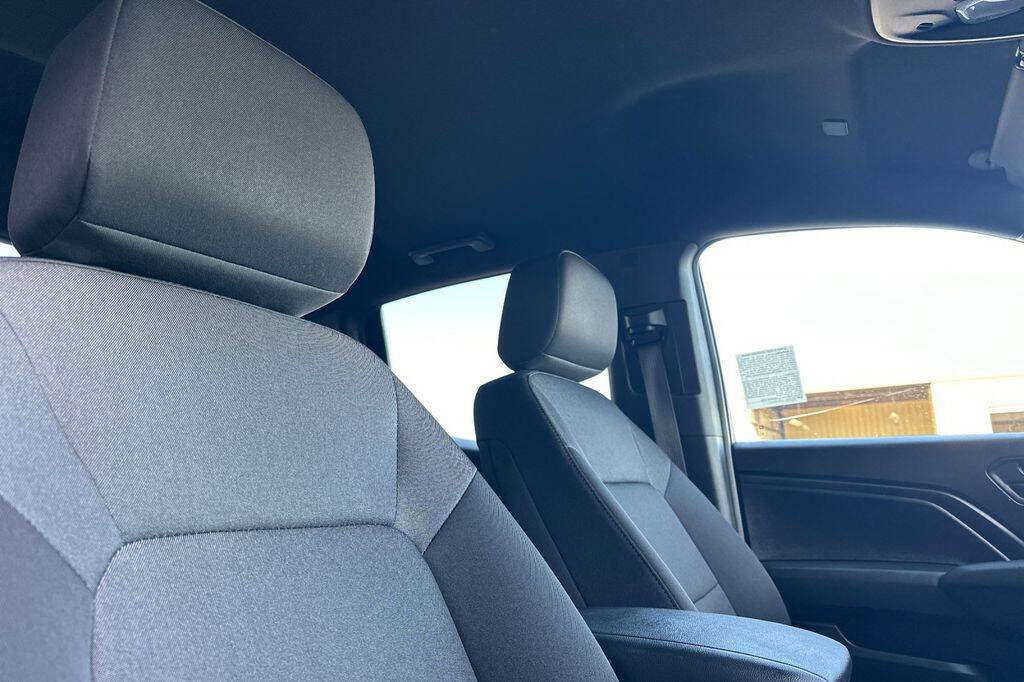 Used 2023 Chevrolet Colorado Trail Boss w/ Advanced Trailering Package image 16