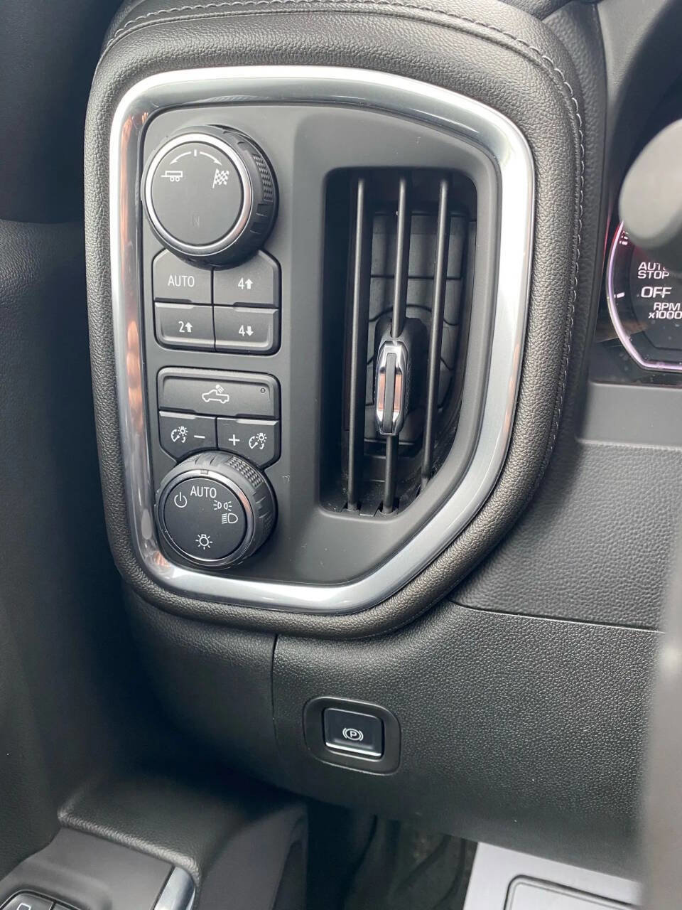 Used 2019 Chevrolet Silverado 1500 LT w/ All-Star Edition image 17