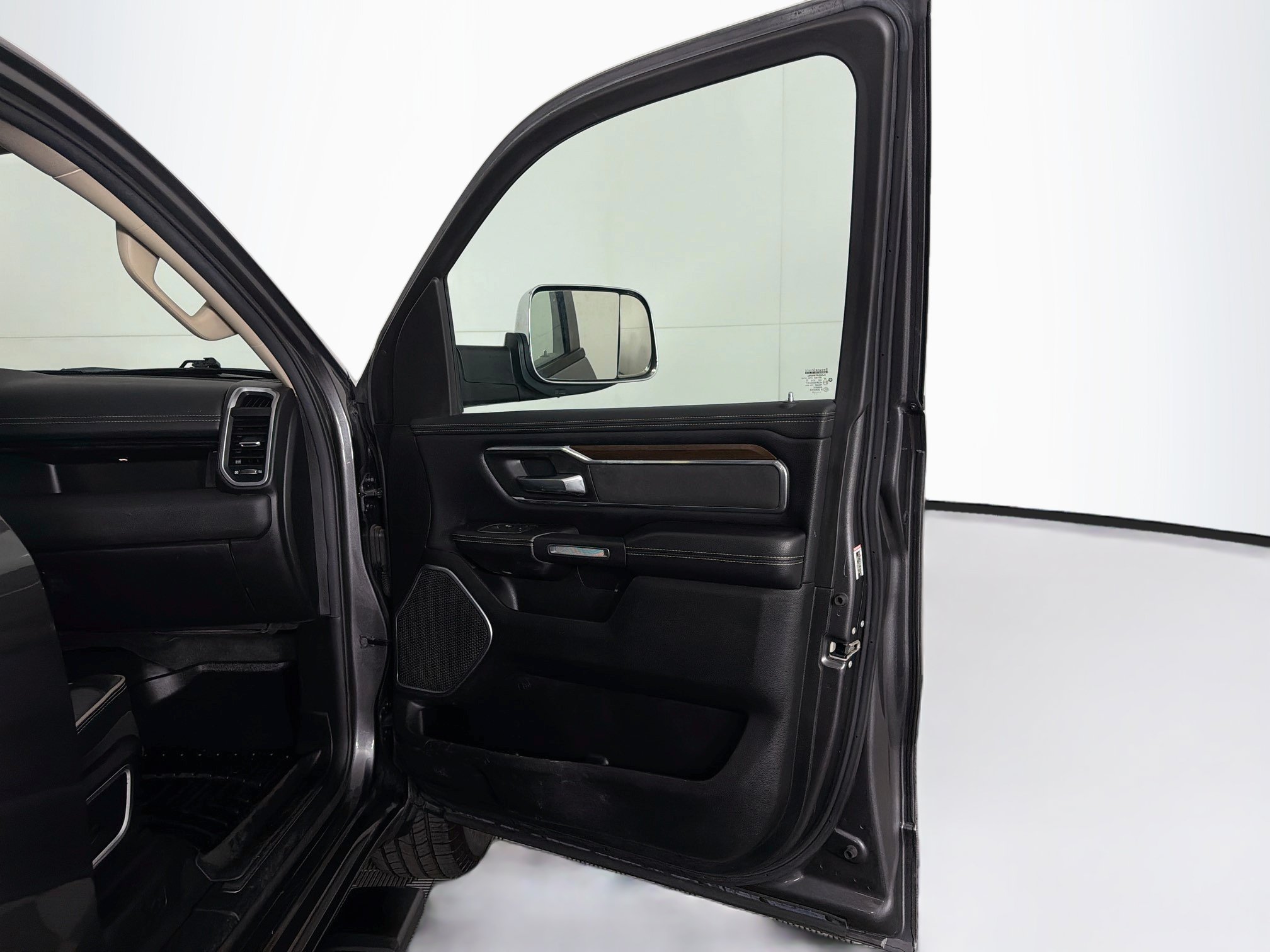 Used 2021 RAM 1500 Laramie AWD/4WD image 31