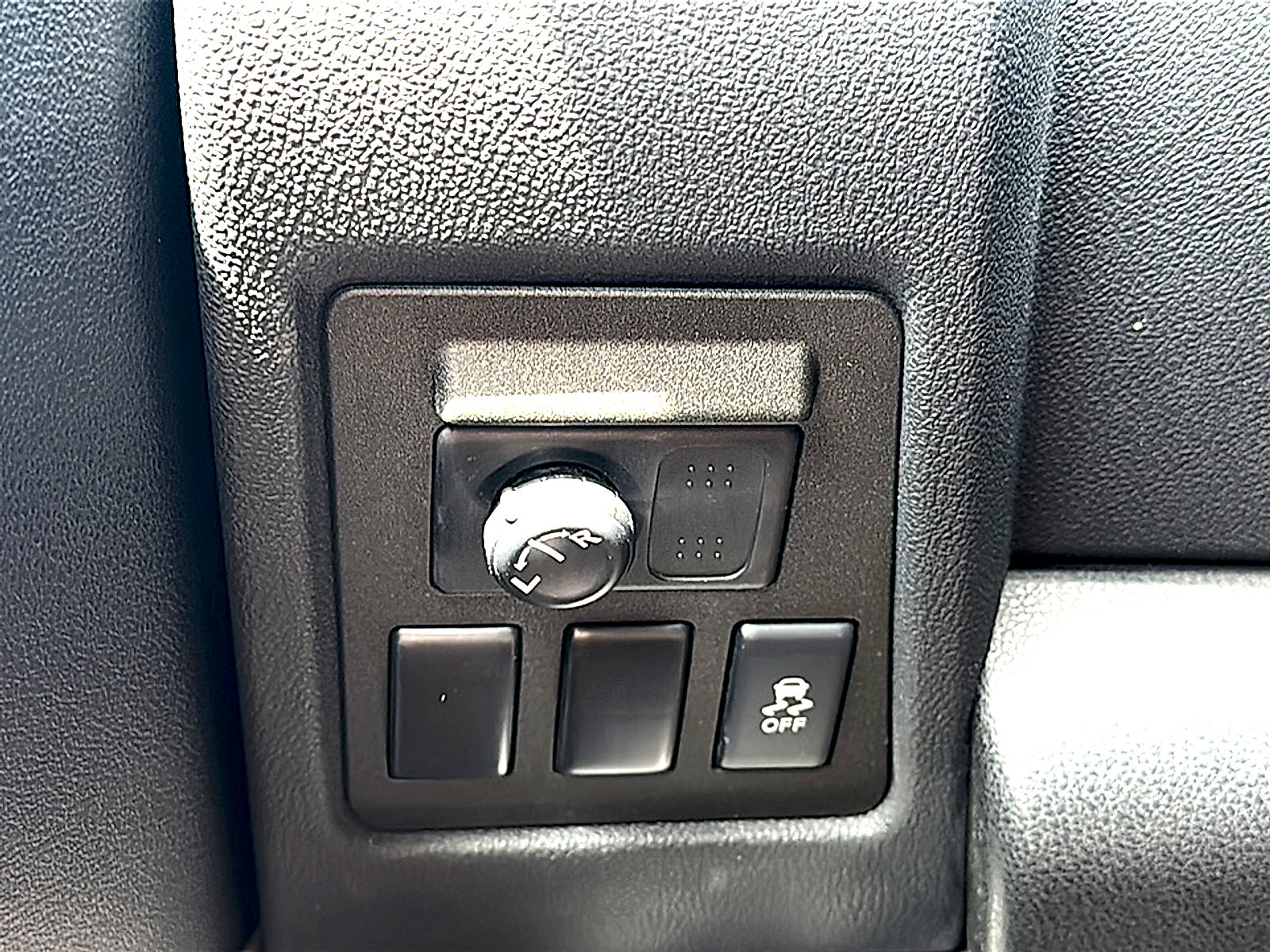 Used 2013 Nissan Rogue S FWD image 35