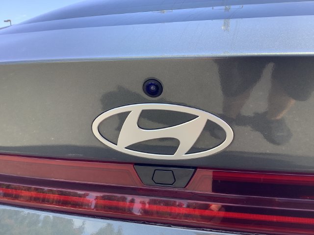 Used 2025 Hyundai Elantra Limited FWD image 29