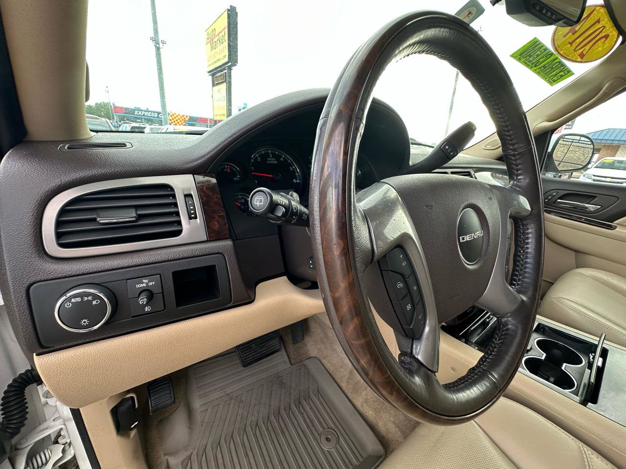 Used 2014 GMC Yukon XL Denali image 12
