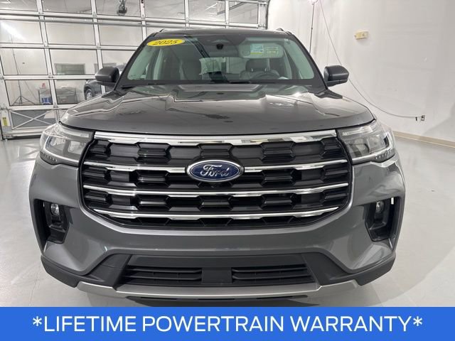 Used 2025 Ford Explorer Active w/ Active Comfort Package image 3