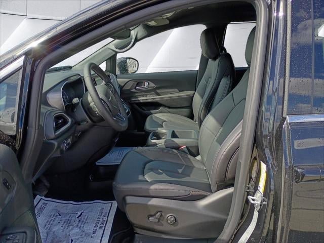 New 2026 Chrysler Pacifica Select image 26
