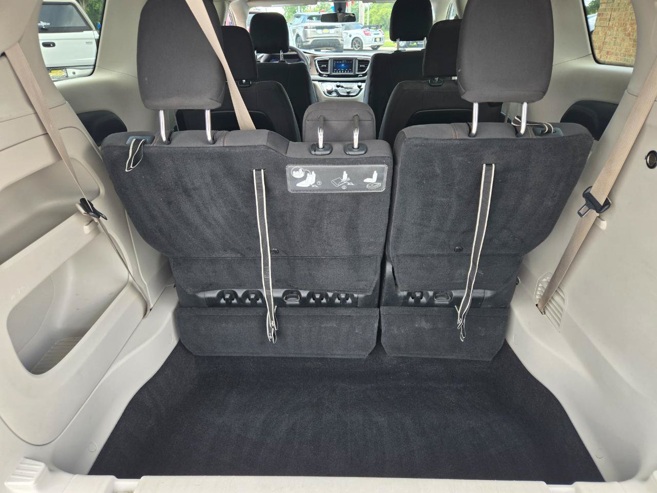 Used 2018 Chrysler Pacifica LX w/ Tire & Wheel Group FWD image 12