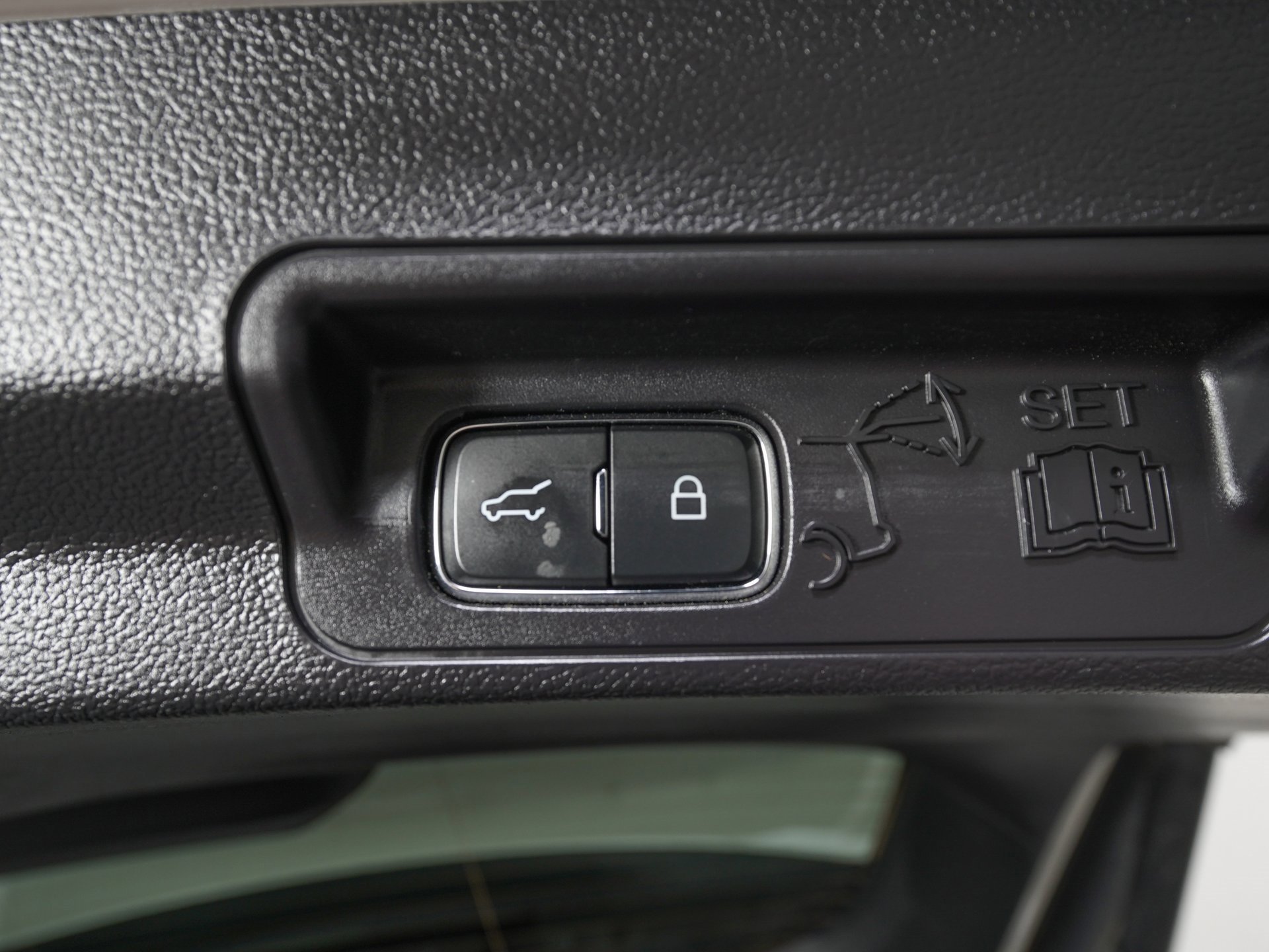 Used 2022 Ford Explorer XLT w/ Equipment Group 202A image 13