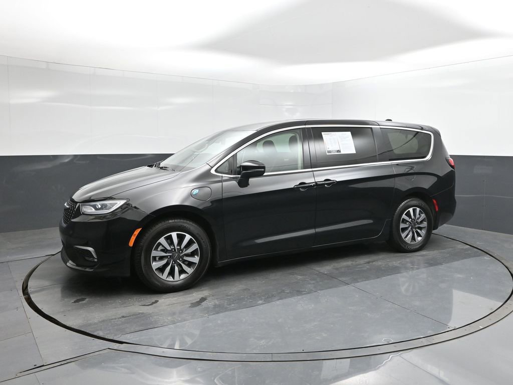 Used 2023 Chrysler Pacifica Touring-L image 30