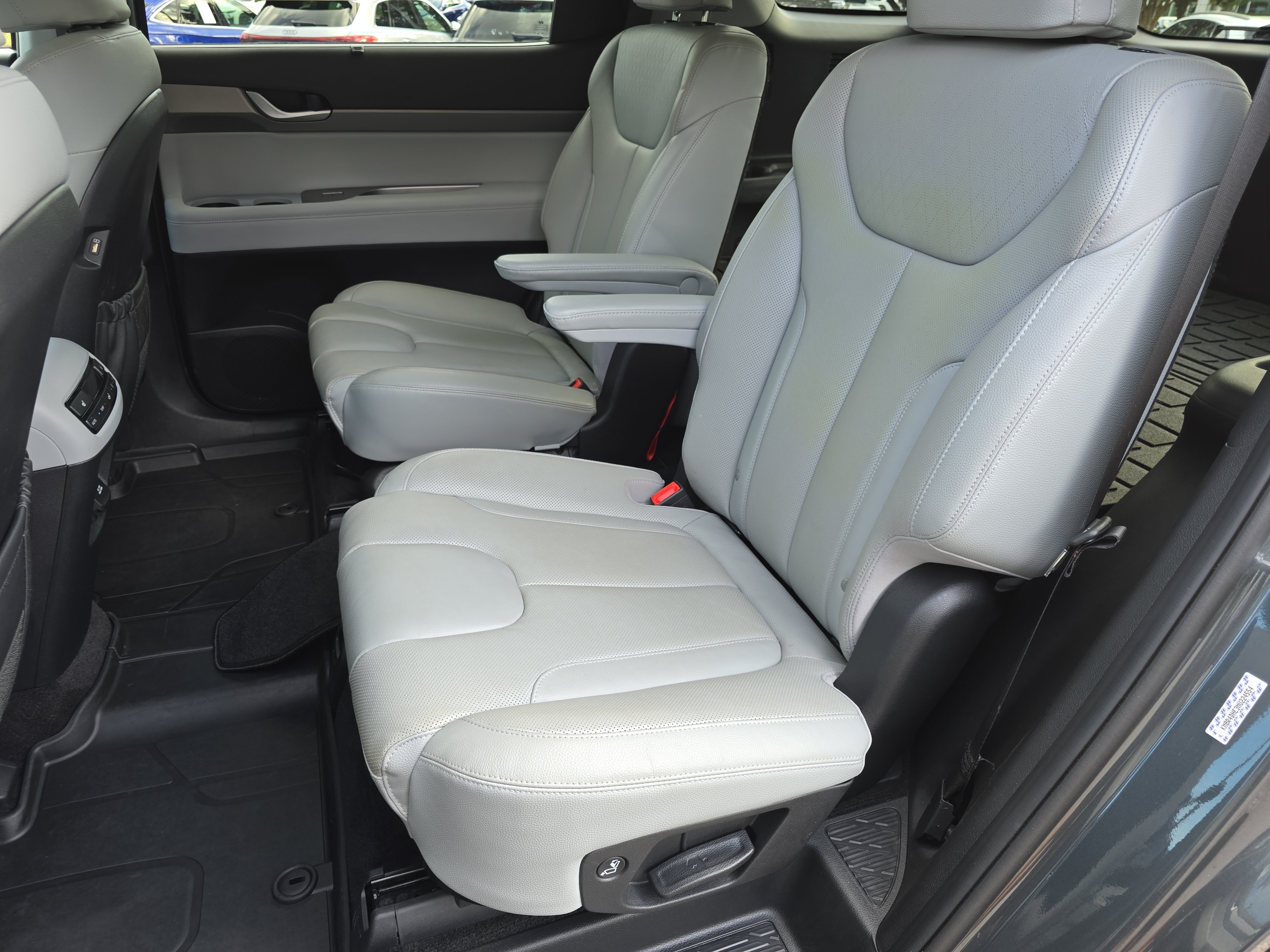 Used 2021 Hyundai Palisade SEL w/ Premium Package AWD/4WD image 17