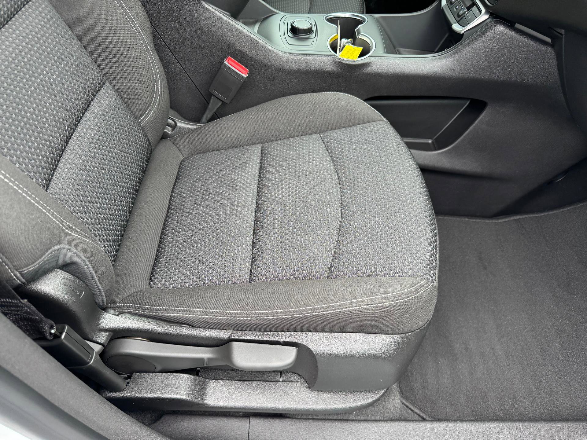 Used 2024 GMC Terrain SLE image 17