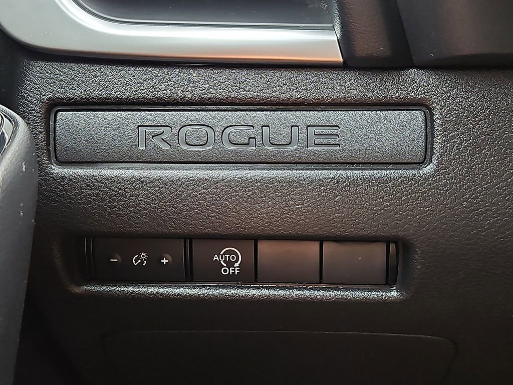 Used 2024 Nissan Rogue S image 22