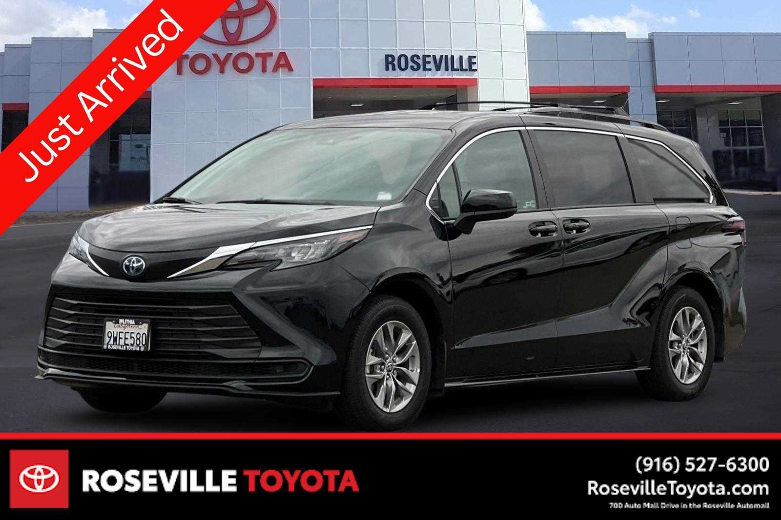 Certified 2025 Toyota Sienna LE FWD image 1