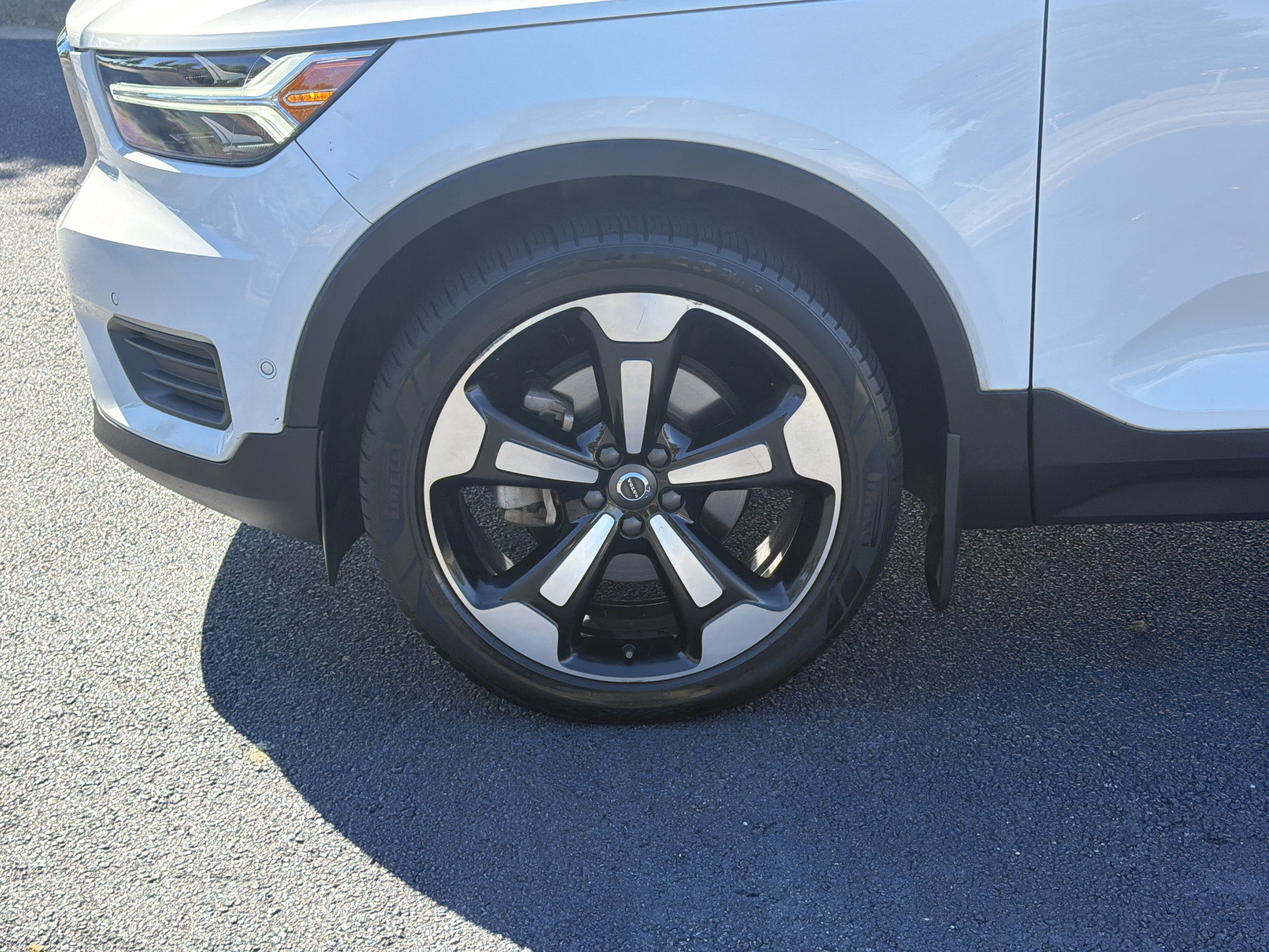 Used 2019 Volvo XC40 T4 Momentum FWD image 32