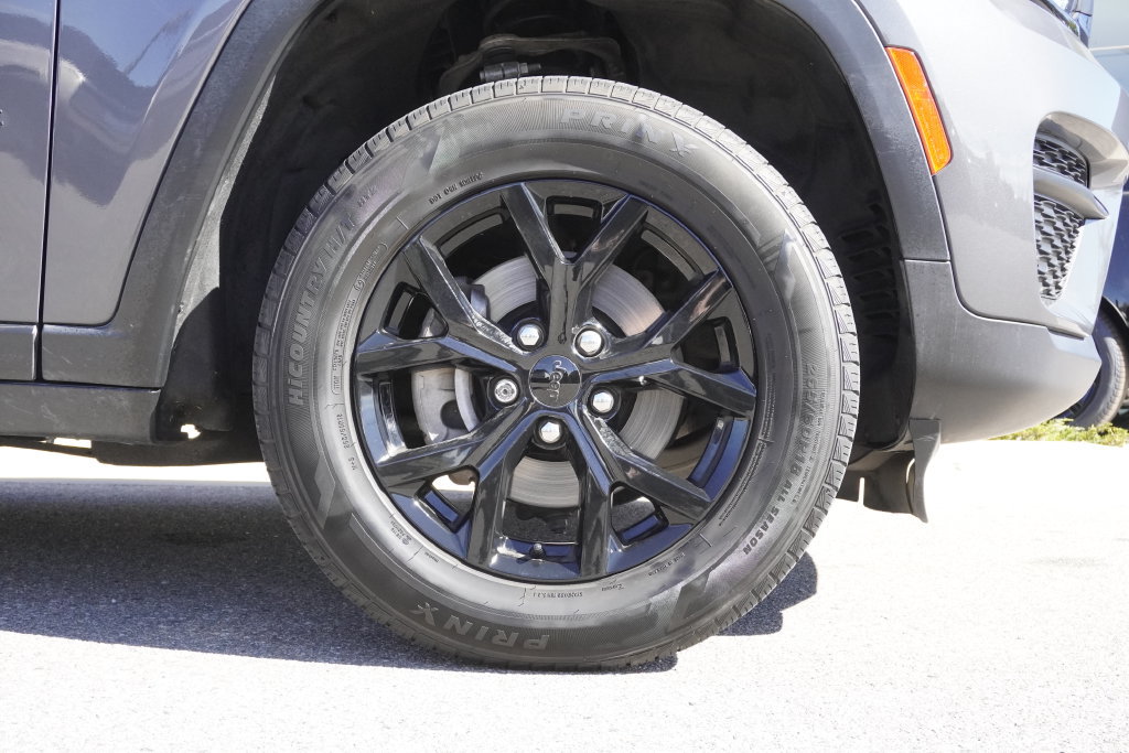Used 2024 Jeep Grand Cherokee Altitude AWD/4WD image 35