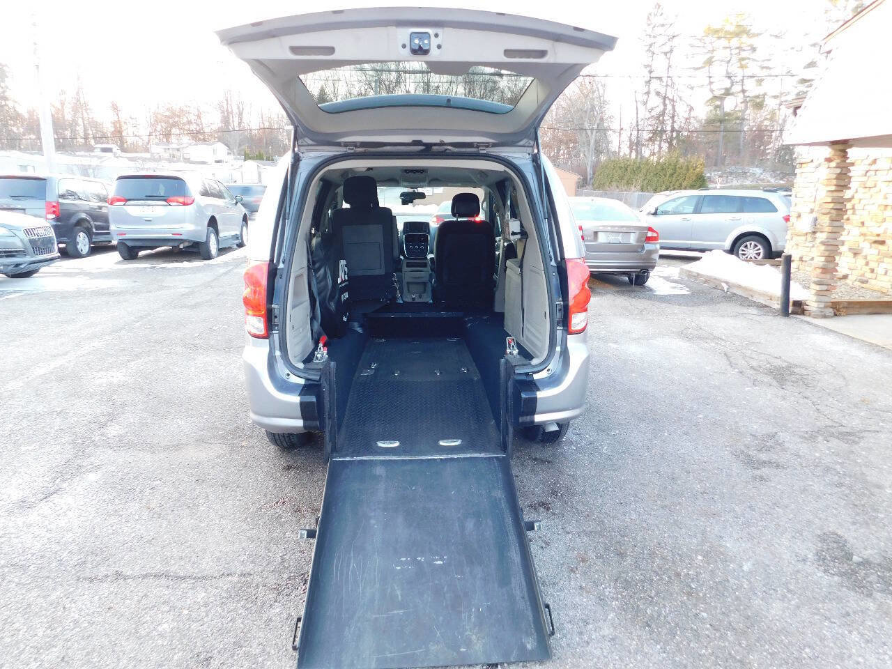 Used 2017 Dodge Grand Caravan SE w/ Power Window Group image 2