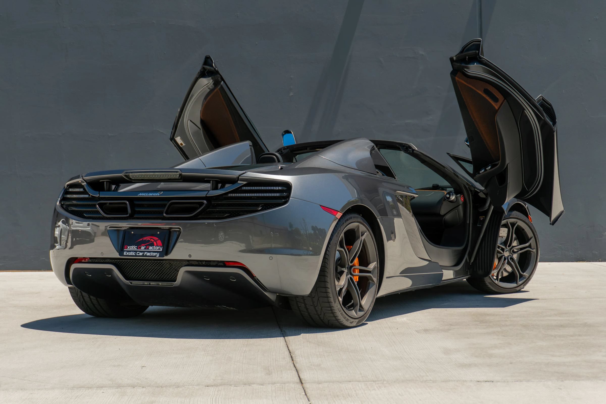 Used 2014 McLaren MP4-12C Spider RWD image 11