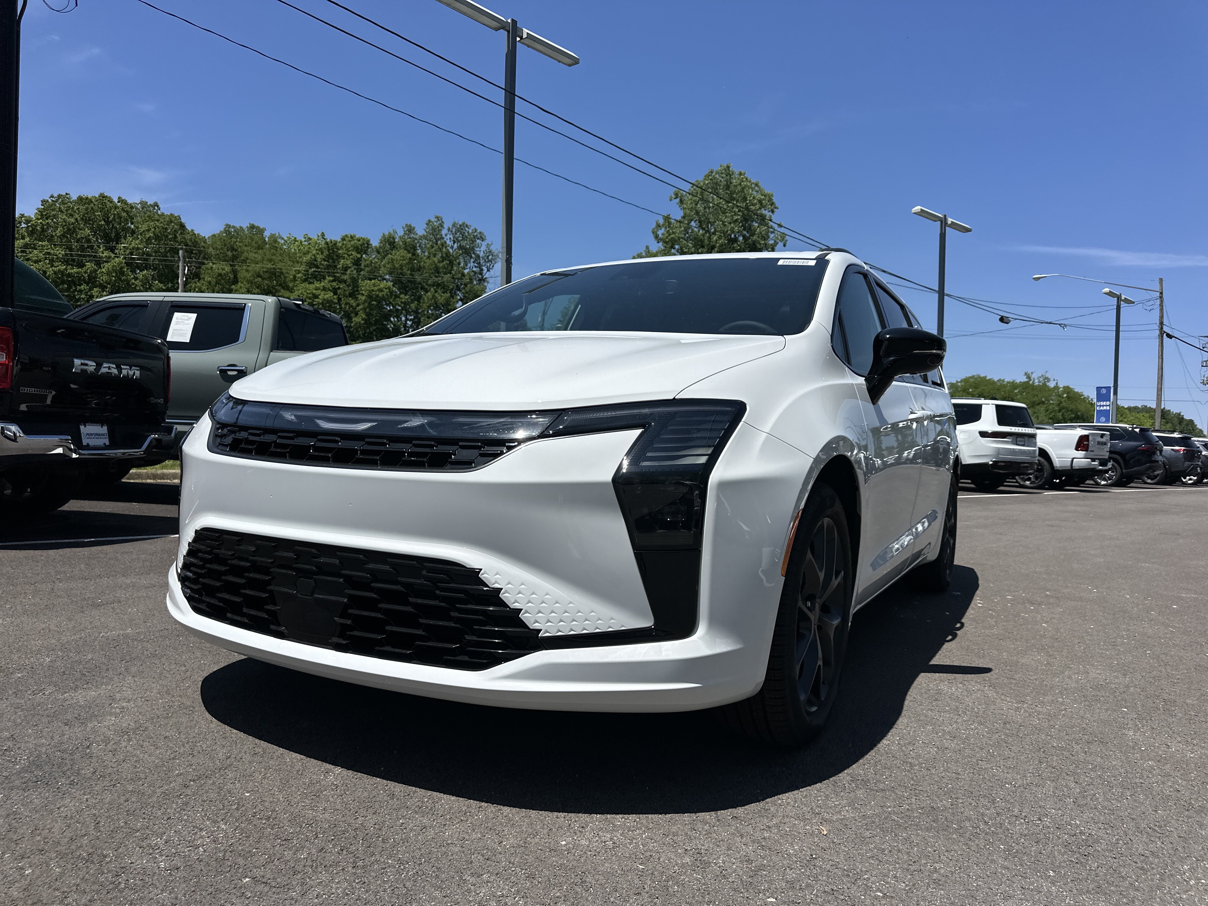 New 2027 Chrysler Pacifica Limited FWD image 25
