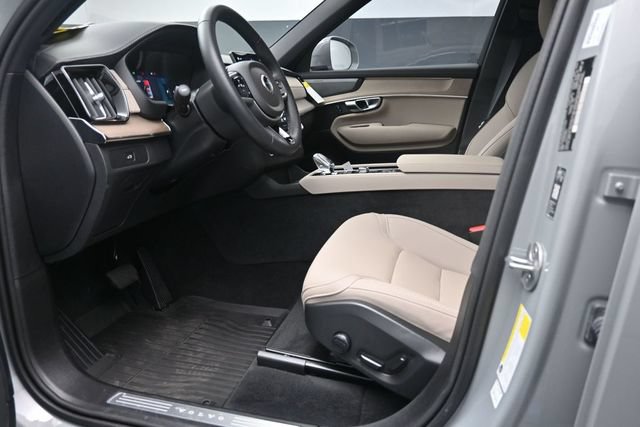 Used 2026 Volvo XC90 B6 Plus w/ Protection Package Premier AWD/4WD image 17