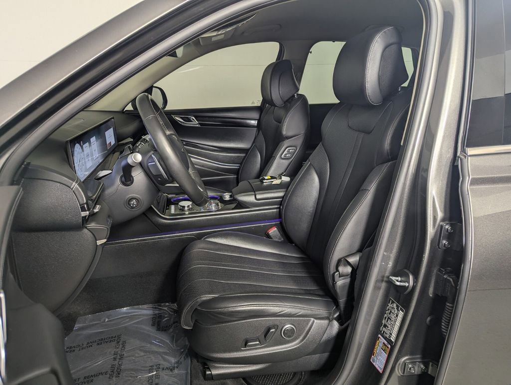 Used 2025 Genesis GV80 2.5T AWD/4WD image 14