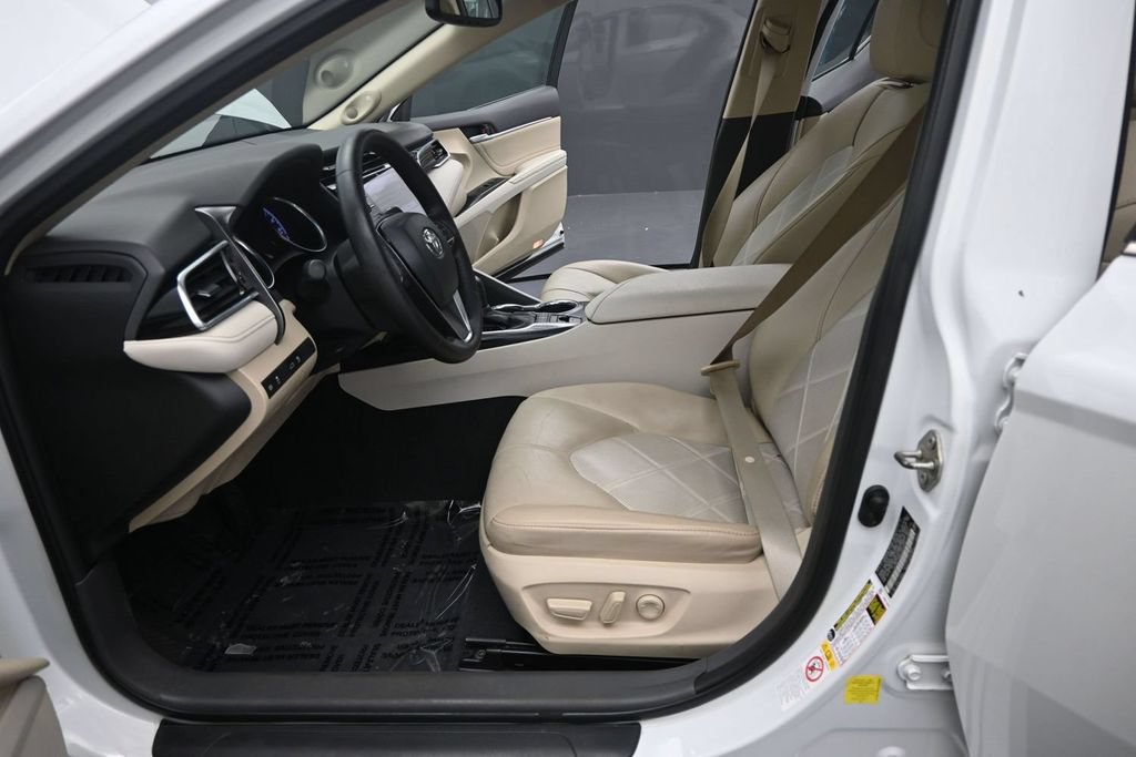 Used 2018 Toyota Camry XLE FWD image 17