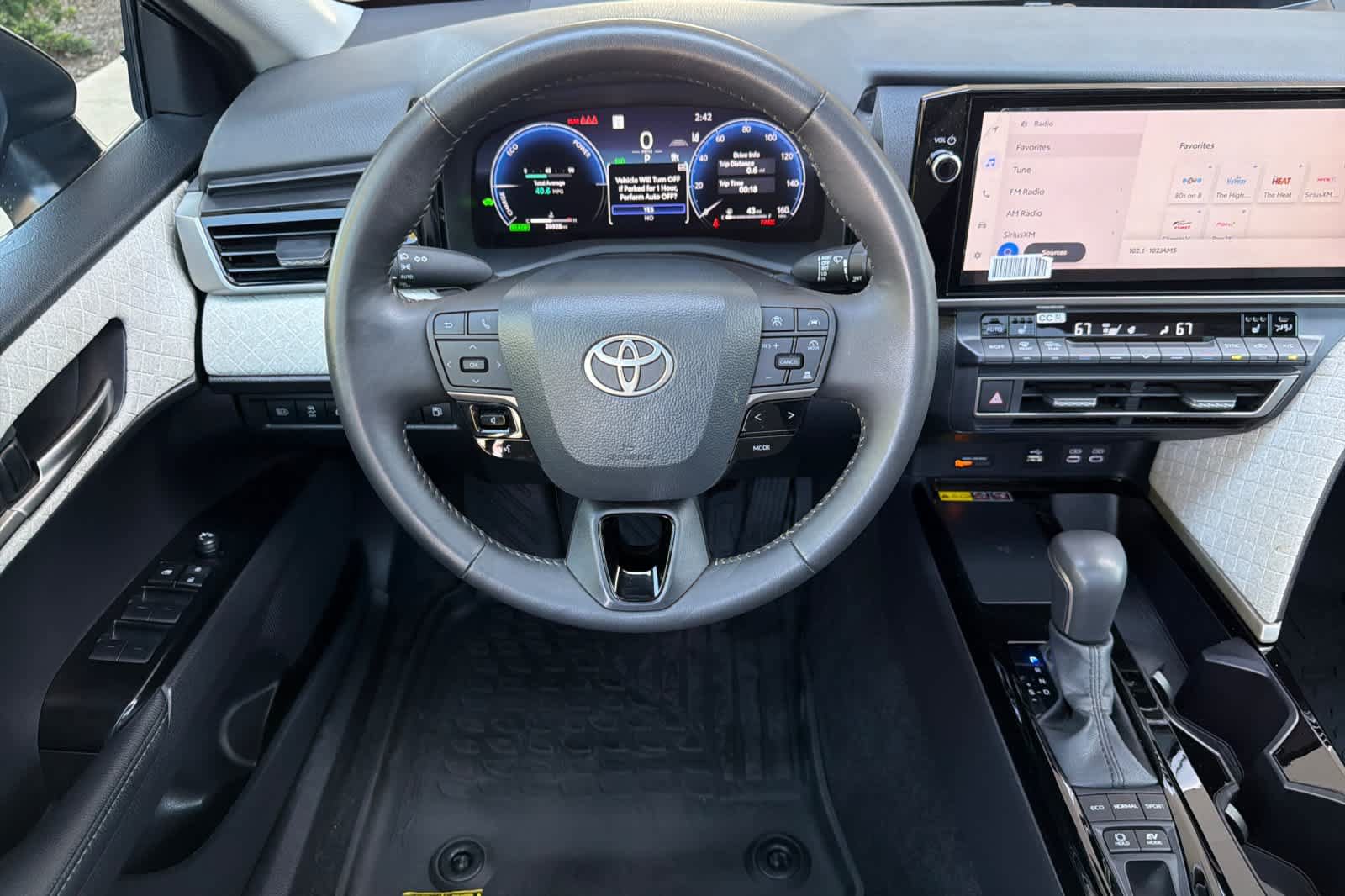Used 2025 Toyota Camry XLE AWD/4WD image 14