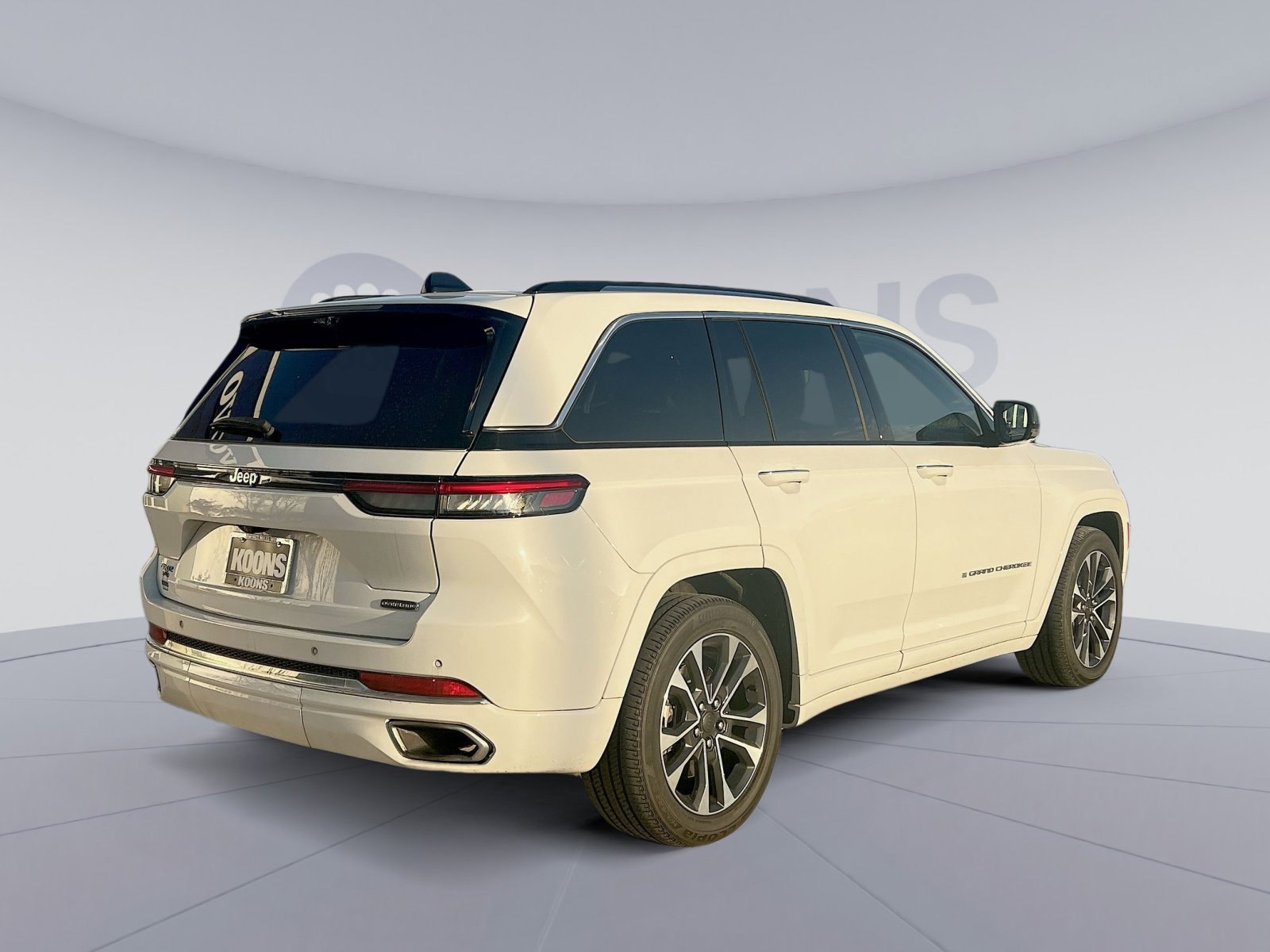 Used 2022 Jeep Grand Cherokee Overland w/ Advanced Protech Group III image 7