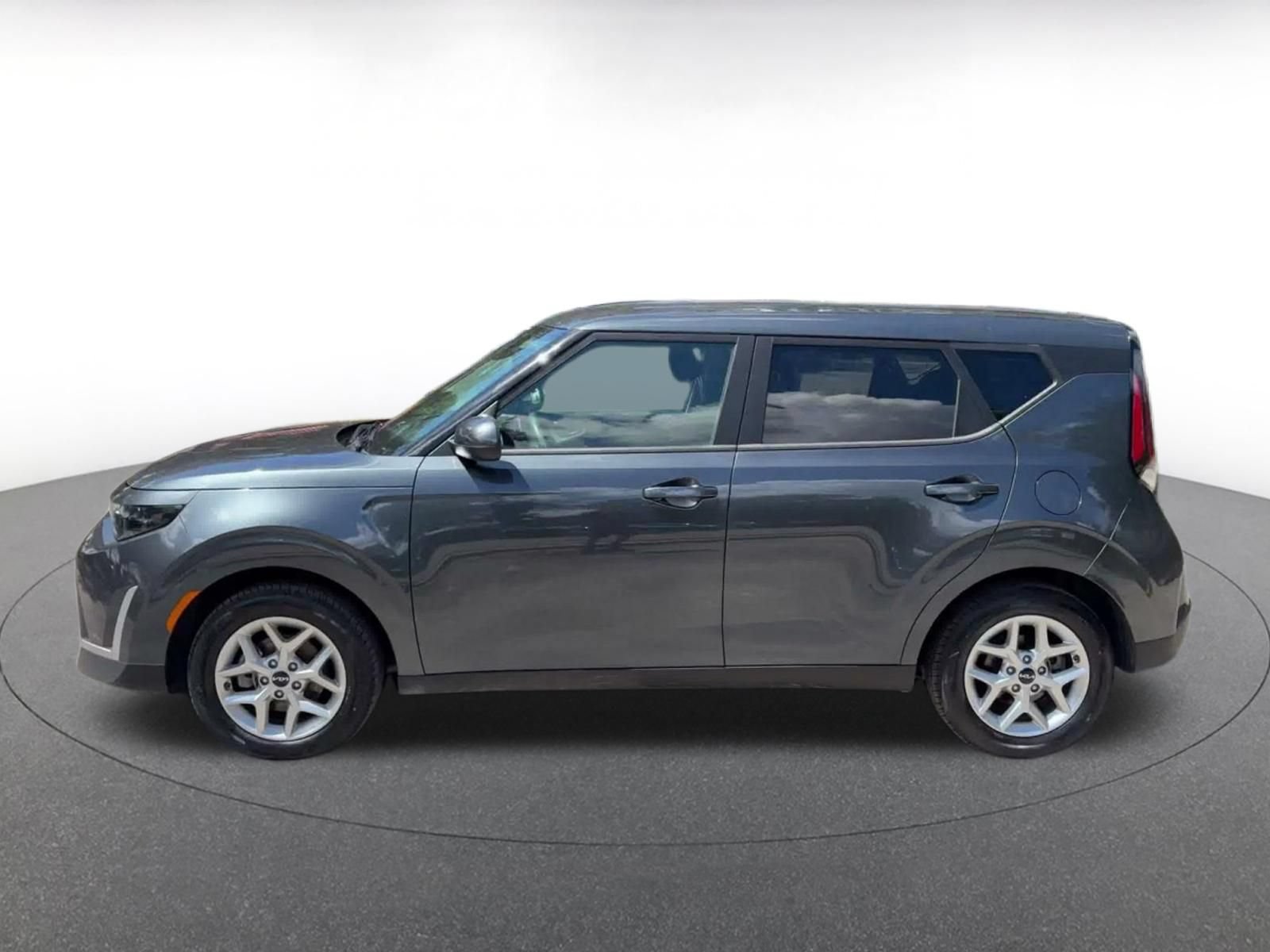 Used 2025 Kia Soul LX w/ LX Technology Package FWD image 8