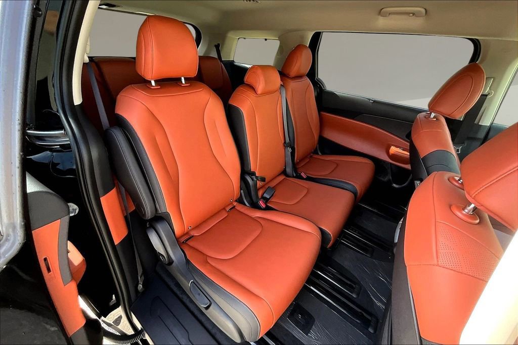 New 2026 Kia Carnival EX FWD image 8