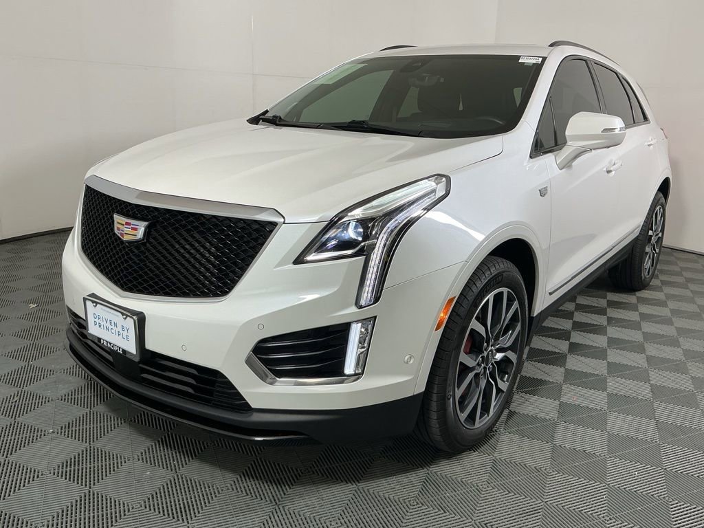 Used 2025 Cadillac XT5 Sportv w/ Technology Package AWD/4WD image 2